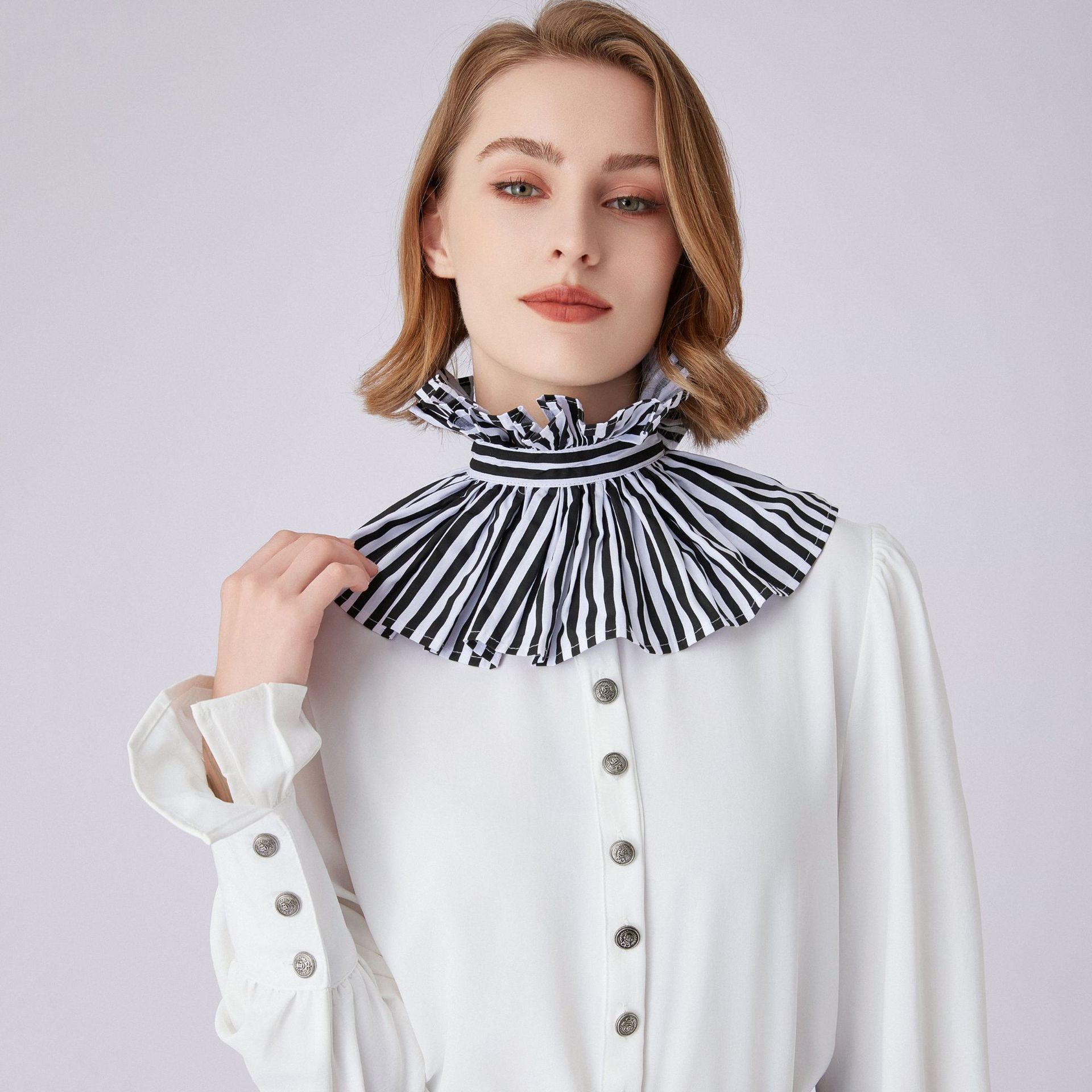 Cravatta a righe bianche e ner - Dolls recensione e prezzo